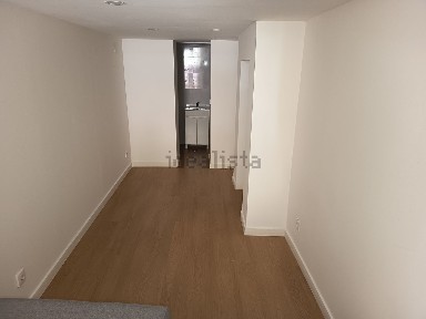 Apartamento T1 à venda na Rua da Bica de Duarte Belo
