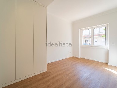 Apartamento T2 à venda na Avenida Dom João V, 24