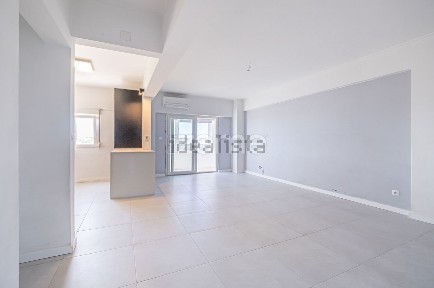 Apartamento T3 à venda na Rua Sacadura Cabral, 4