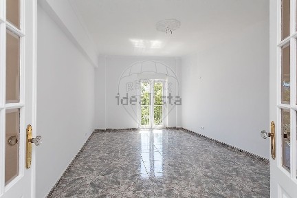 Apartamento T4 à venda na Rua Beatriz Nery Gomes