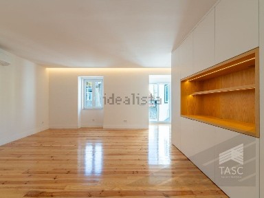 Apartamento T3 à venda na Rua da Senhora do Monte, 17
