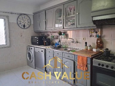 Apartamento T2 à venda na Rua Sacadura Cabral