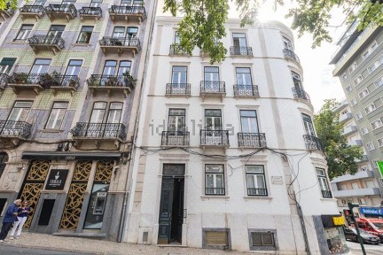 Apartamento T9 à venda na Avenida Duque de Loulé
