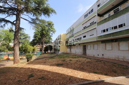 Apartamento T2 à venda no Centro da Amadora