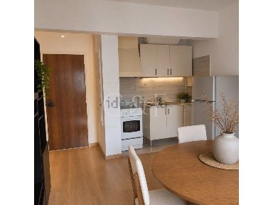 Apartamento T1 à venda na Rua Correia Teles, 9