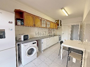 Apartamento T3 à venda na Rua Alfredo Marceneiro