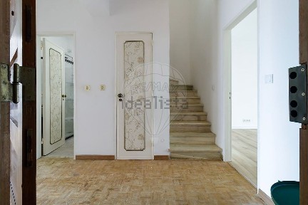 Apartamento T4 à venda na Praceta Amoreiras