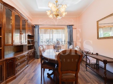 Apartamento T3 à venda na Rua Major Mouzinho de Albuquerque, 44