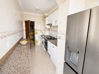 Apartamento T3 à venda na Rua Doutor Aquiles Machado