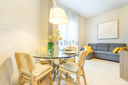 Apartamento T1 à venda na Rua Henrique Seixas, 115