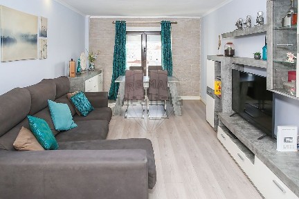 Apartamento T2 à venda na Rua Ribeira das Jardas