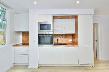Apartamento T1 à venda na Avenida Infante Santo