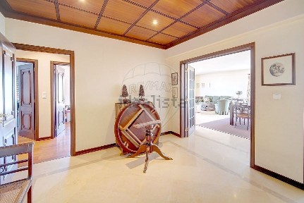 Apartamento T4 à venda na Praceta Torres do Restelo