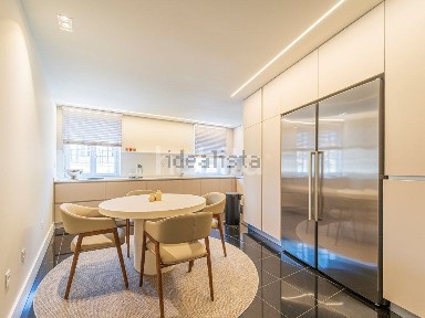 Apartamento T3 à venda na Rua 1º de Maio, 110