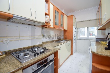 Apartamento T3 à venda na Rua Gregório Lopes, 1513