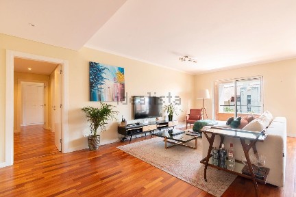 Apartamento T2 à venda na Rua dos Faisões, 16