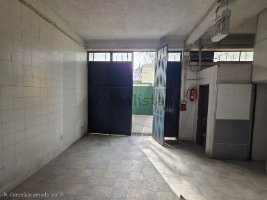 Armazém à venda em Pontinha e Famões