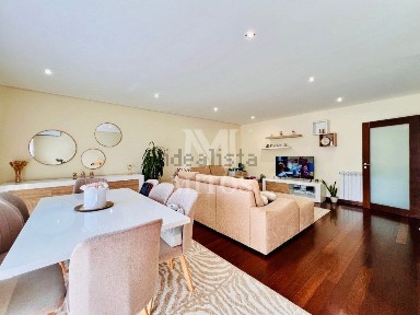 Apartamento T3 à venda na Meadela