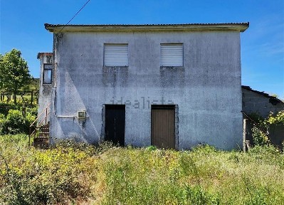 Moradia independente à venda em Valadares