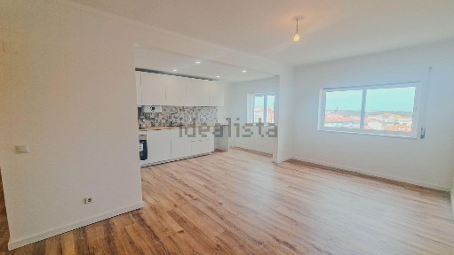 Apartamento T2 à venda na Rua Arquitecto Paulino Montez, 142
