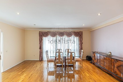 Apartamento T3 à venda na Rua António Luis Gomes