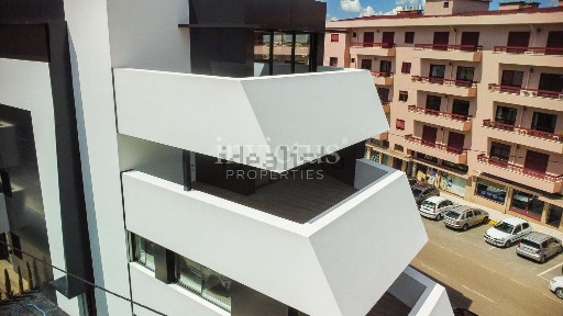 Apartamento T4 à venda no Caminho Passagem, 252