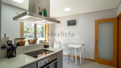 Apartamento T3 à venda na Rua Albino da Costa Reis