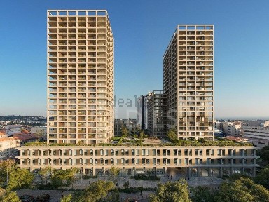 Apartamento T3 à venda na Avenida de Fernão de Magalhães, 126