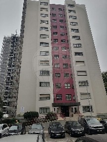 Apartamento T3 à venda na Rua Professor Carlos Lima