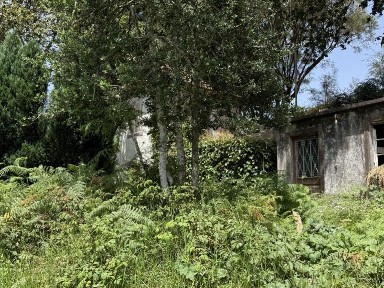 Moradia independente à venda em Santo António da Serra