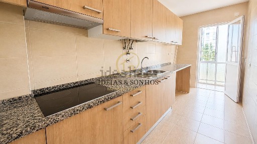 Apartamento T2 à venda no Centro de Laranjeiro