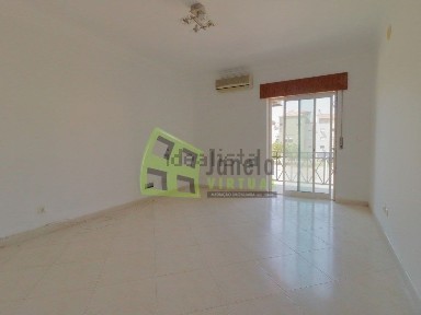 Apartamento T2 à venda no Centro da Quinta do Conde
