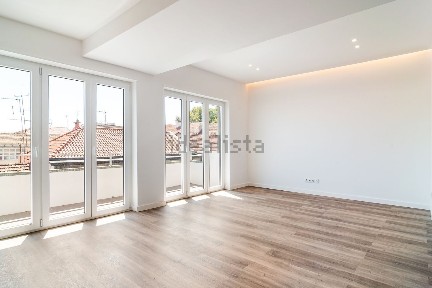 Apartamento T4 à venda na Rua do Armeiro-Mor
