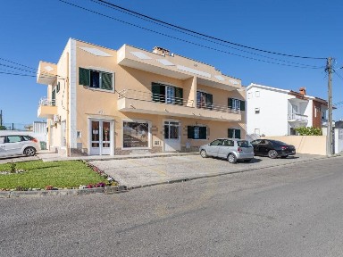 Apartamento T3 à venda na Rua Carlos de Oliveira