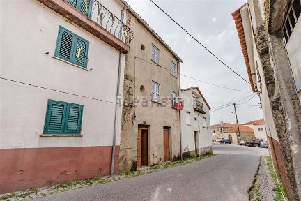 Moradia em banda à venda em Peraboa