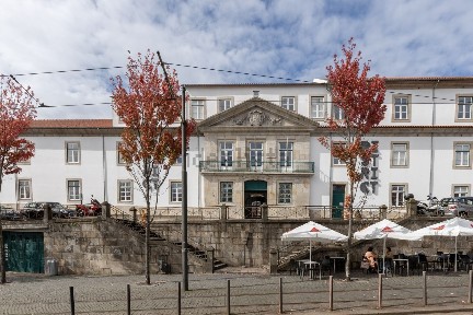 Arrendamento de escritório com espaços partilhados na Rua de Augusto Rosa, 79