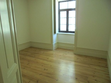 Excelente T 4 remodelado, 4 quartos, sala, 3 Wcs, varanda, Rua Antero Quental, junto Praça República