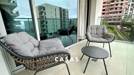 Apartamento T2 à venda na Rua Encosta dos Piornais s/n