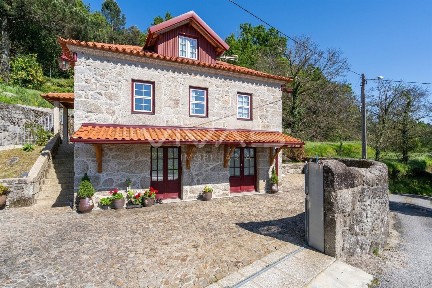 Moradia independente à venda em Sande - Vilarinho - Barros - Gomide