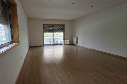 Arrendamento de apartamento T2 em Castêlo da Maia