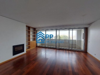 Arrendamento de apartamento T2 na Bessa - Foco