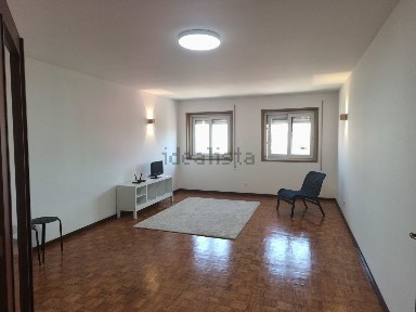 Arrendamento de apartamento T1 na Travessa Baixo de Pereiró, 3