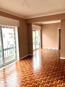 Arrendamento de apartamento T2 na Rua do Tenente Valadim