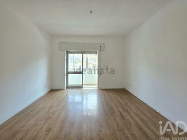 Arrendamento de apartamento T2 na Fernão Magalhães - Joaquim Urbano