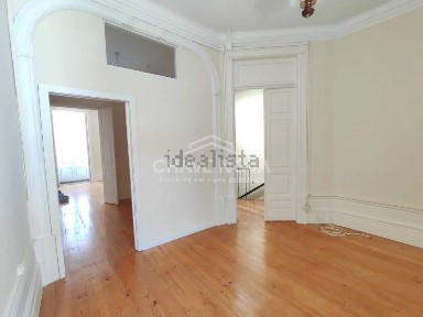 Arrendamento de apartamento T3 na Rua de Santa Catarina s/n