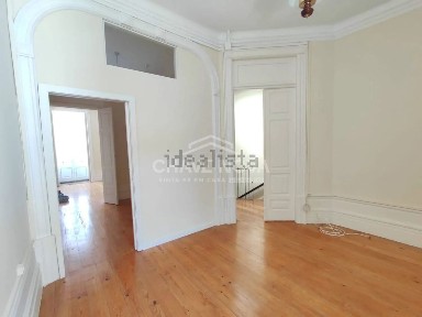 Arrendamento de apartamento T3 na Rua de Santa Catarina s/n