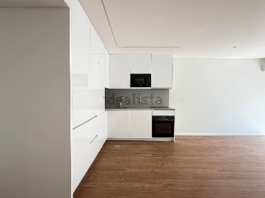Arrendamento de apartamento T2 na Rua José Saramago, 564