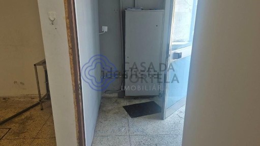 Espaço comercial à venda na Camões - Gonçalo Cristóvão - Faria Guimarães