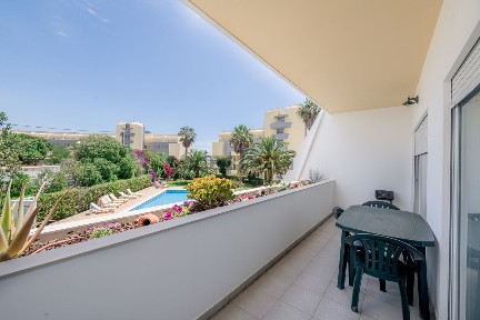 Apartamento T1 à venda na Rua Coronel Cardeira da Silva, 4