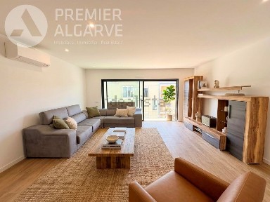 Apartamento T2 à venda na Rua do Emigrante